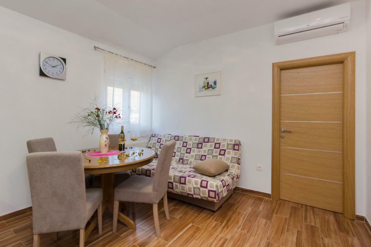 Apartmani Skelin***/**** Kastela Luaran gambar